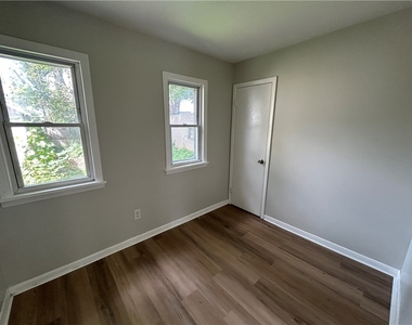 42 Villa Street - Photo Thumbnail 8