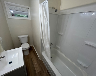 42 Villa Street - Photo Thumbnail 12
