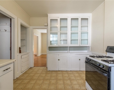 760 Harvard Street - Photo Thumbnail 6
