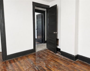 115 Mohawk Street - Photo Thumbnail 3