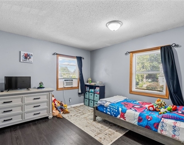 114 Flohr Avenue - Photo Thumbnail 17