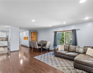 114 Flohr Avenue - Photo Thumbnail 7