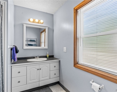 114 Flohr Avenue - Photo Thumbnail 20