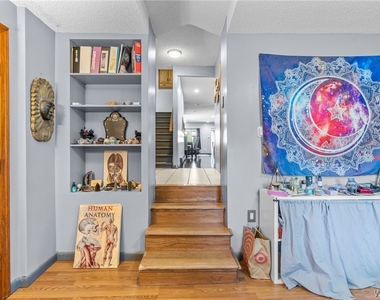 114 Flohr Avenue - Photo Thumbnail 13