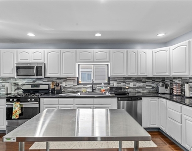 114 Flohr Avenue - Photo Thumbnail 4