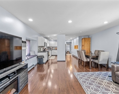 114 Flohr Avenue - Photo Thumbnail 8
