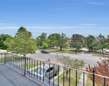 2206 Main Street - Photo Thumbnail 9