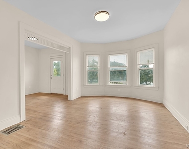 2206 Main Street - Photo Thumbnail 8