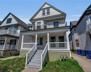 2206 Main Street - Photo Thumbnail 2