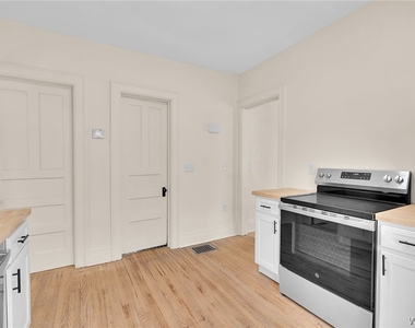 2206 Main Street - Photo Thumbnail 20
