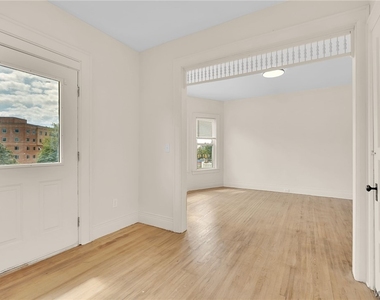 2206 Main Street - Photo Thumbnail 7