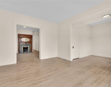 2206 Main Street - Photo Thumbnail 10