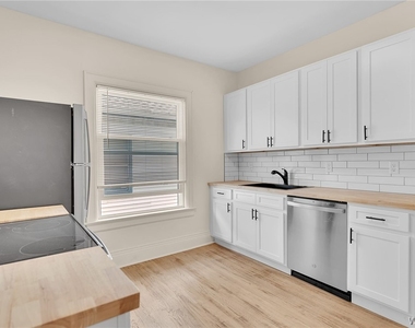 2206 Main Street - Photo Thumbnail 1