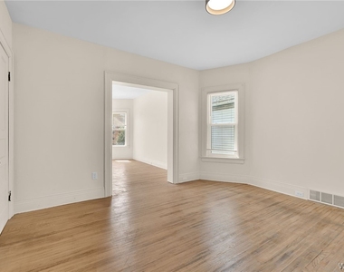 2206 Main Street - Photo Thumbnail 13