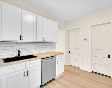 2206 Main Street - Photo Thumbnail 19