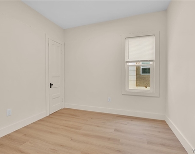2206 Main Street - Photo Thumbnail 23