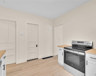 2206 Main Street - Photo Thumbnail 18