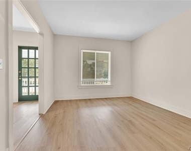 2206 Main Street - Photo Thumbnail 4
