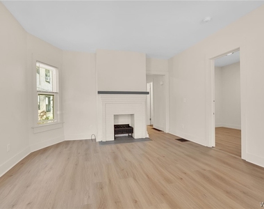 2206 Main Street - Photo Thumbnail 8