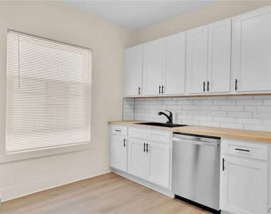 2206 Main Street - Photo Thumbnail 14