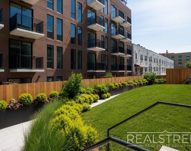 150 Noll St - Photo Thumbnail 11