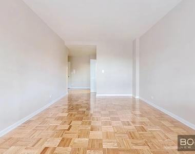 East 86th Street - Photo Thumbnail 3