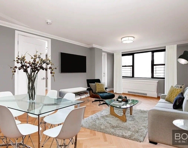 East 86th Street - Photo Thumbnail 4