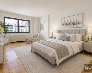 East 86th Street - Photo Thumbnail 2