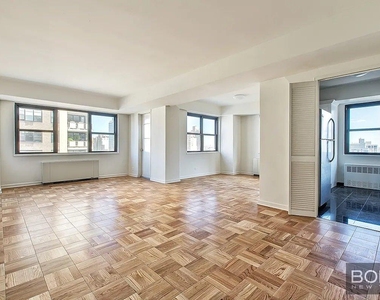 East 86th Street - Photo Thumbnail 1
