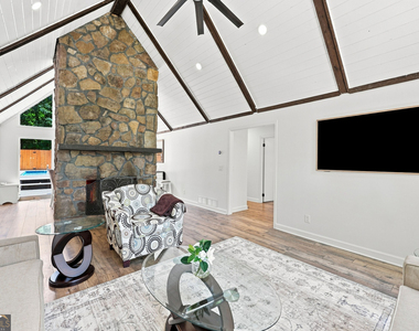 4225 Twin Rivers Drive - Photo Thumbnail 10