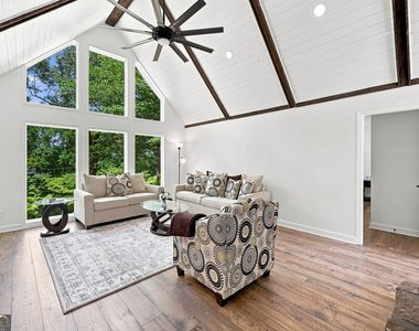 4225 Twin Rivers Drive - Photo Thumbnail 9