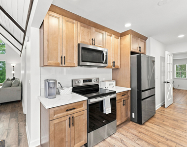 4225 Twin Rivers Drive - Photo Thumbnail 4