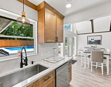 4225 Twin Rivers Drive - Photo Thumbnail 14