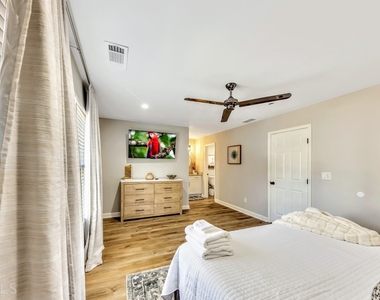 1018 Falling Valley Court Se - Photo Thumbnail 16