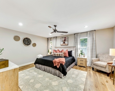 1018 Falling Valley Court Se - Photo Thumbnail 8