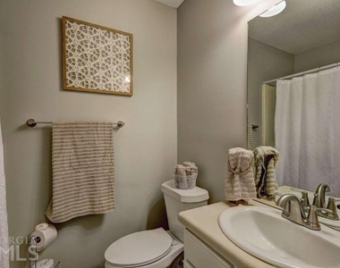 7271 Crestside Drive - Photo Thumbnail 18