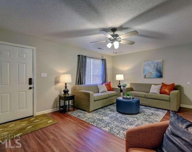 7271 Crestside Drive - Photo Thumbnail 2