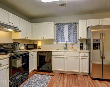 7271 Crestside Drive - Photo Thumbnail 5