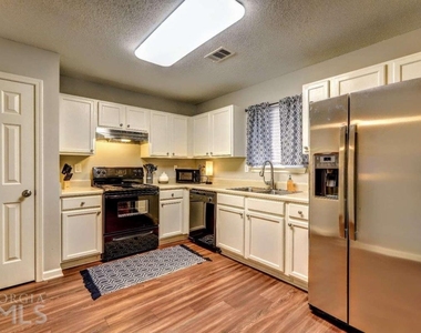 7271 Crestside Drive - Photo Thumbnail 4