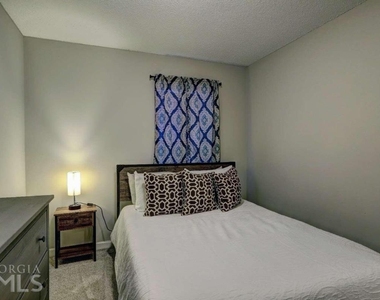 7271 Crestside Drive - Photo Thumbnail 16