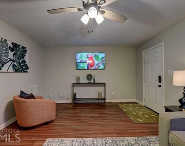 7271 Crestside Drive - Photo Thumbnail 3