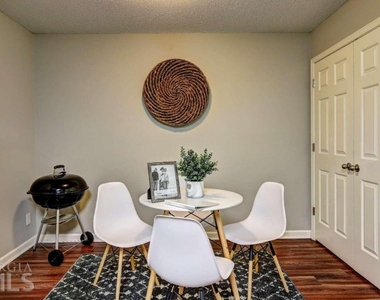 7271 Crestside Drive - Photo Thumbnail 7