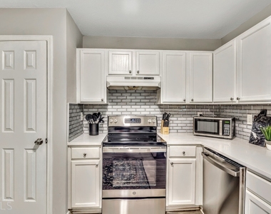 7269 Crestside Drive - Photo Thumbnail 8