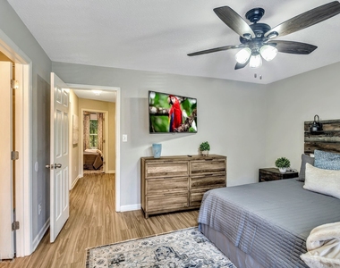 7269 Crestside Drive - Photo Thumbnail 14