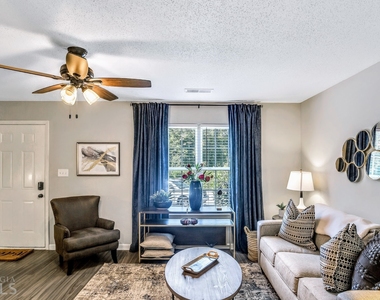 7269 Crestside Drive - Photo Thumbnail 2