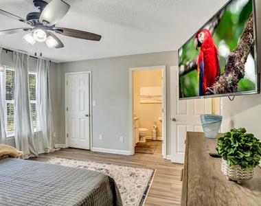 7269 Crestside Drive - Photo Thumbnail 15