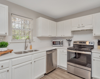 7267 Crestside Drive - Photo Thumbnail 5