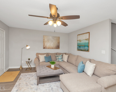 7267 Crestside Drive - Photo Thumbnail 9