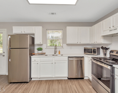 7267 Crestside Drive - Photo Thumbnail 4