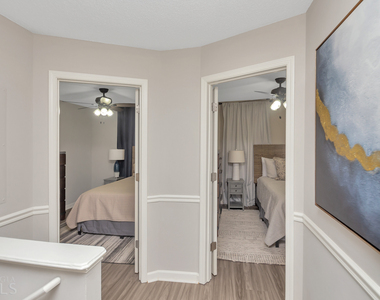 7267 Crestside Drive - Photo Thumbnail 11